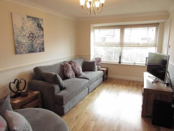 Lounge to front