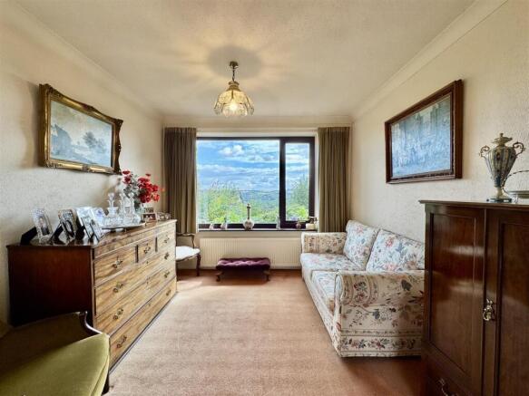 4 bed Detached Bungalow for sale Image 7