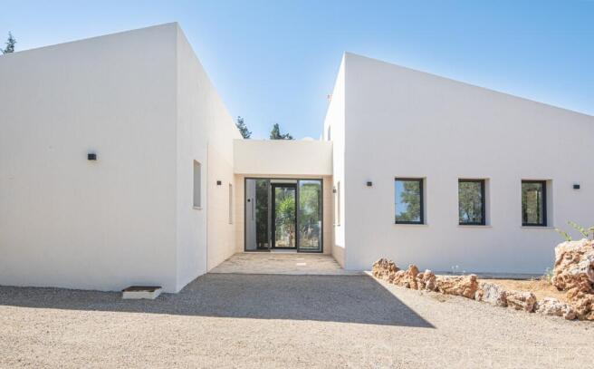 Timeless modern newly built finca close to Playa de Muro