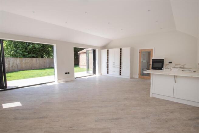 4 bed Detached Bungalow for sale Image 9