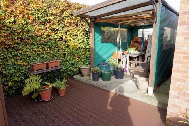 ENCLOSED REAR GARDEN