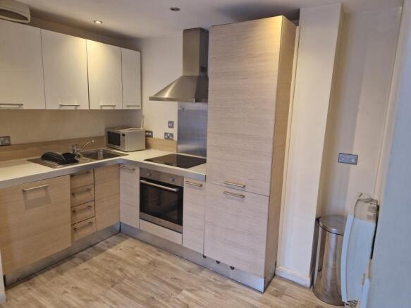 1 bed Apartment to rent Image 4