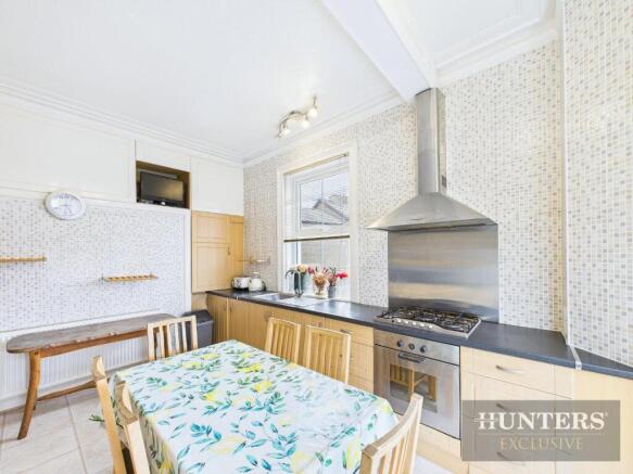 5 bed Town House for sale Image 9