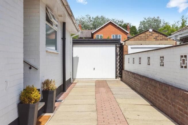2 bed Semi-Detached Bungalow for sale Image 11