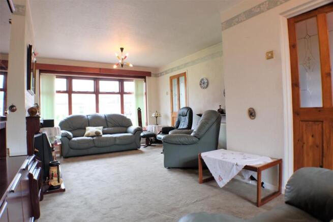 Lounge/Dining Room