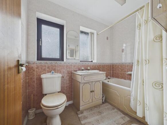 3 bed Semi-Detached for sale Image 10