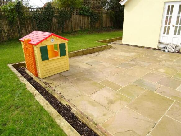 The bungalow garden 005.jpg