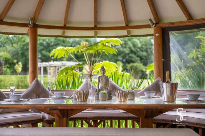 Breeze Hut