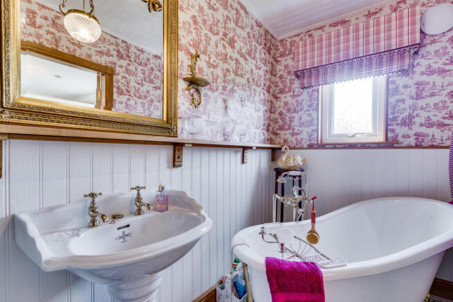 En-Suite Bathroom