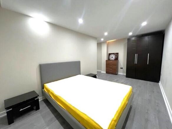 3 bed Ground Flat to rent Image 10