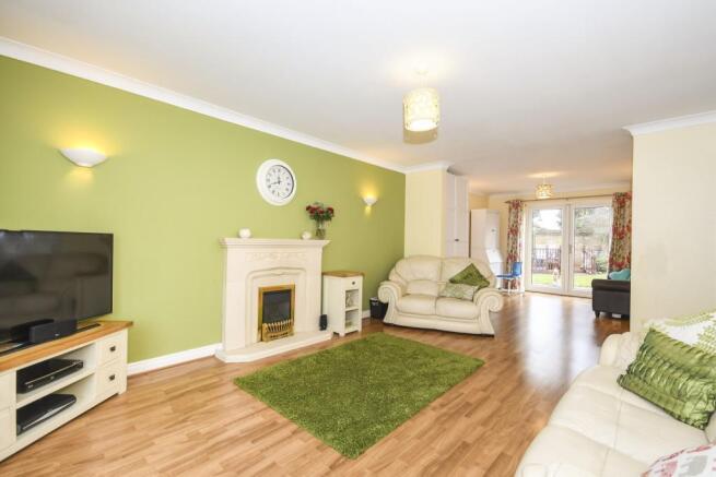 Living Room / Dining