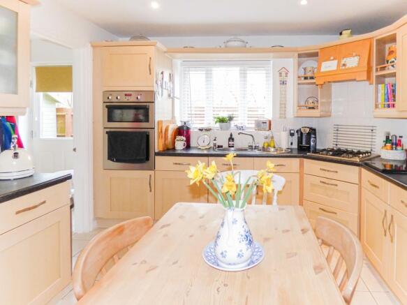 Kitchen/Breakfast...