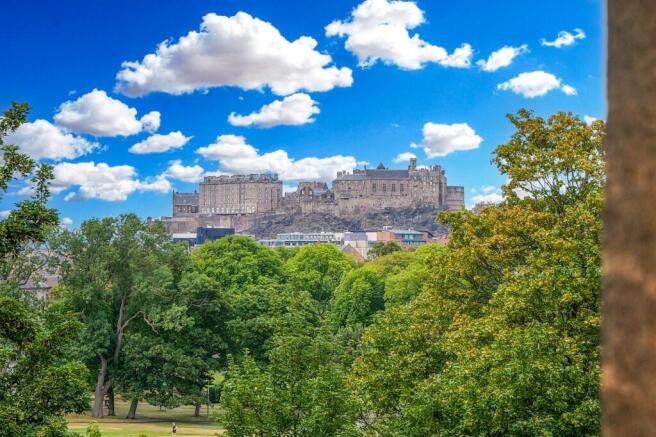 Beautiful Castle view from Lounge window
