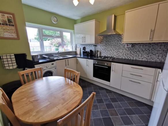 KITCHEN/BREAKFAST ROOM