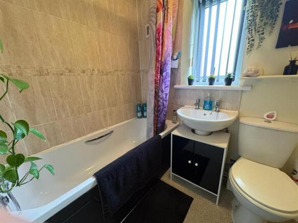 2 bed Flat for sale Image 8