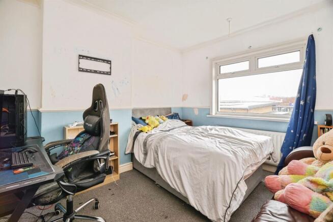 3 bed Terraced for sale Image 9