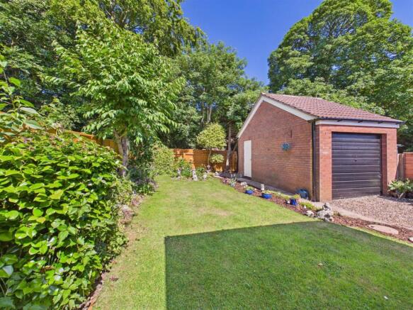 2 bed Semi-Detached Bungalow for sale Image 11