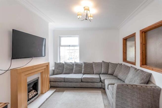 4 bed Semi-Detached for sale Image 5