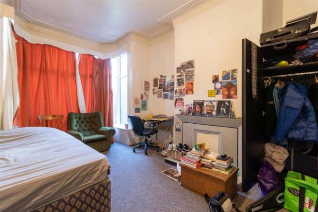 4 bed House to rent Image 7