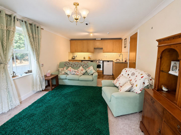 1 bed Flat for sale Image 2