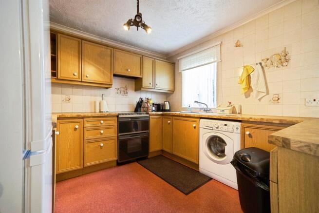 4 bed Semi-Detached for sale Image 4