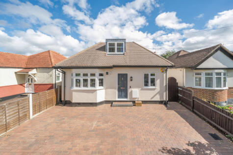 Woodlands Avenue, West Byfleet, KT14