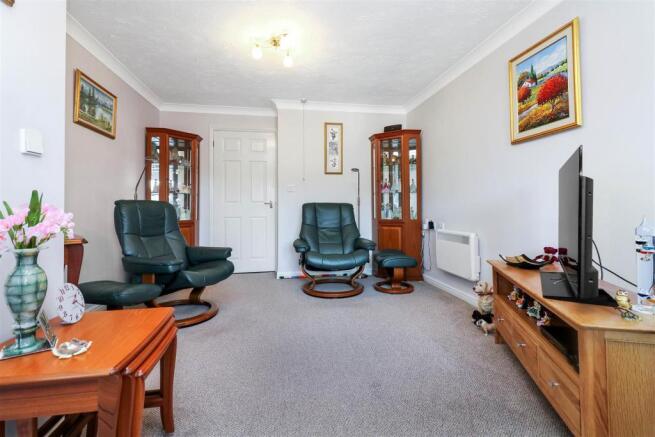 Sitting Room/ Dining Room