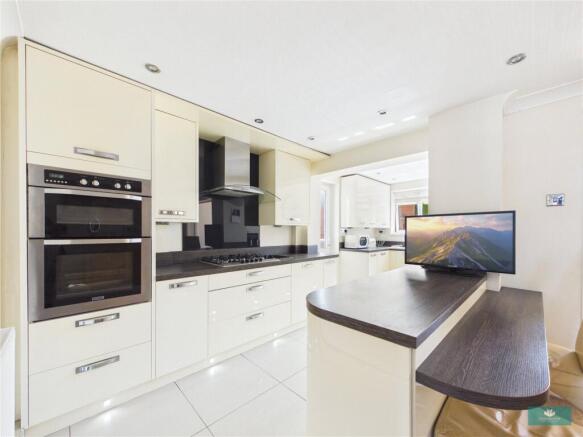 3 bed Semi-Detached for sale Image 10
