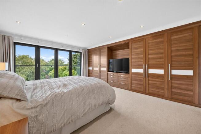 4 bed Detached for sale Image 11