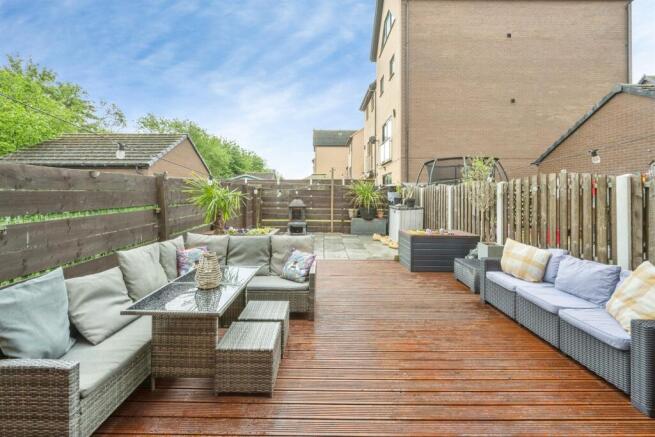 5 bed Town House for sale Image 4