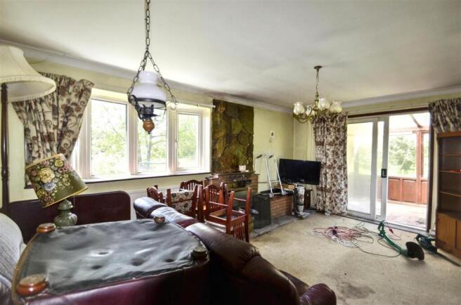 LIVING/DINING ROOM