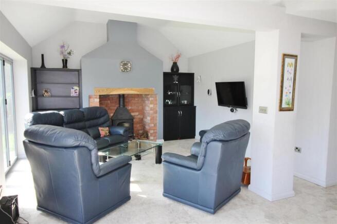 Lounge area.JPG