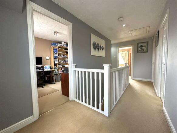 Galleried First Floor Landing 609