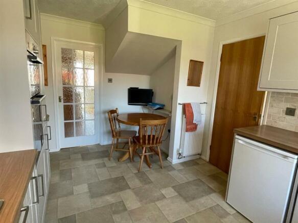Kitchen,..jpg
