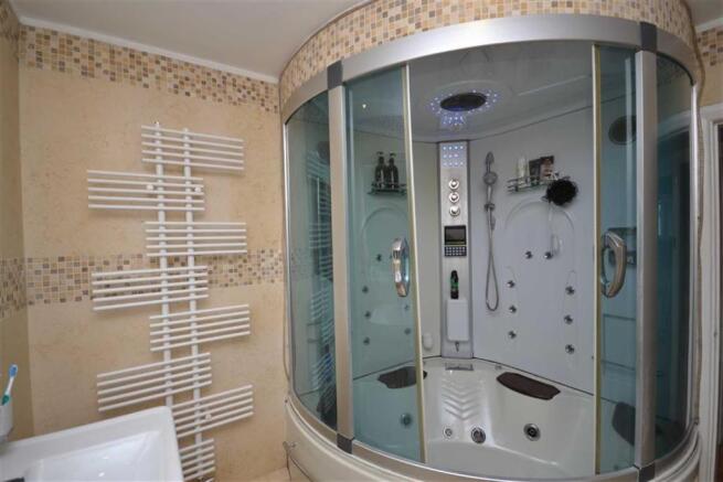Bathroom/w.c View 2
