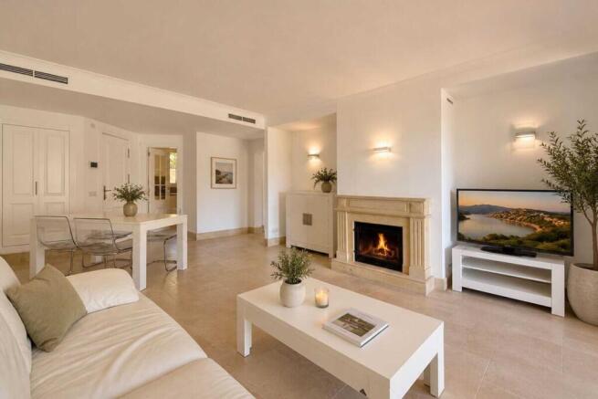 03 cala llamp Luxurioeses Appartement mit Resort Flair und Meerblick kaufen kamin