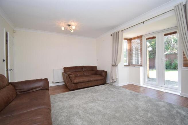 4 bed Detached to rent Image 4