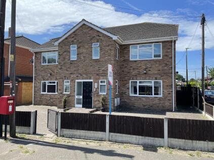 Flat B, 250 Noak Hill Road, Billericay, Essex CM12 9UP