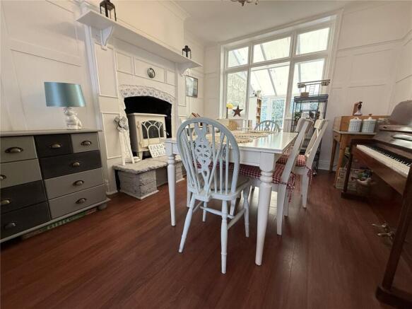 4 bed House for sale Image 9
