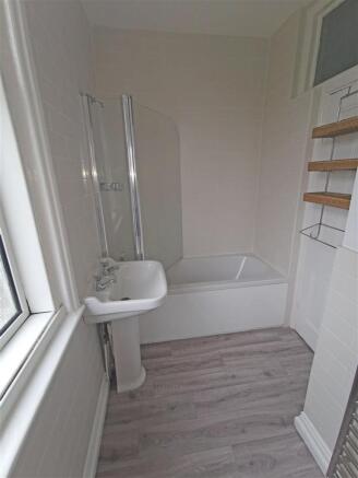 Bathroom1 (003).jpg