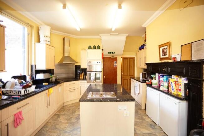 1 bed House Share to rent Image 4