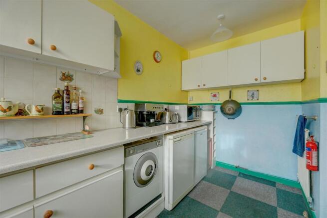 4 Arden Close Interior 12.jpg