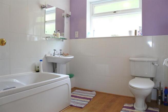 FAMILY BATHROOM