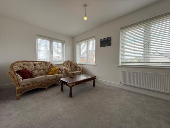 3 bed Semi-Detached to rent Image 6