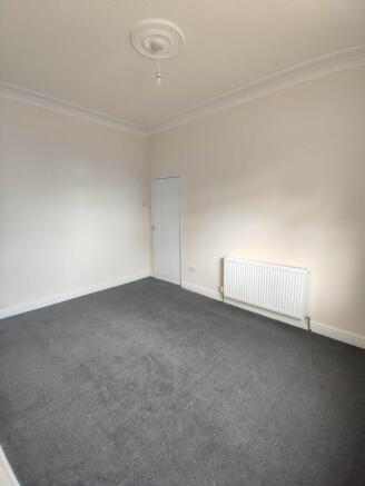 4 bed House to rent Image 4