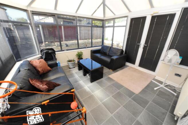 5 bed Semi-Detached for sale Image 10