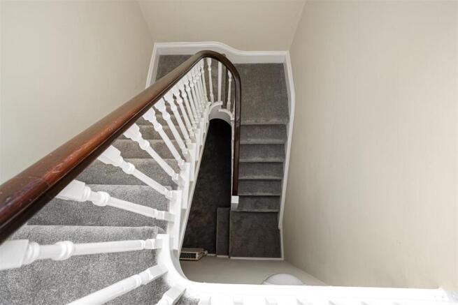 2 bed Apartment to rent Image 10