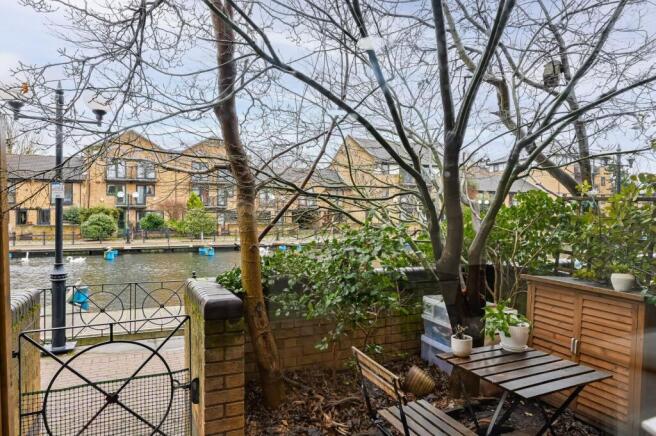 2-bed flat on Whiteadder Way, E14, Canary Wharf, London, E14, £535,000