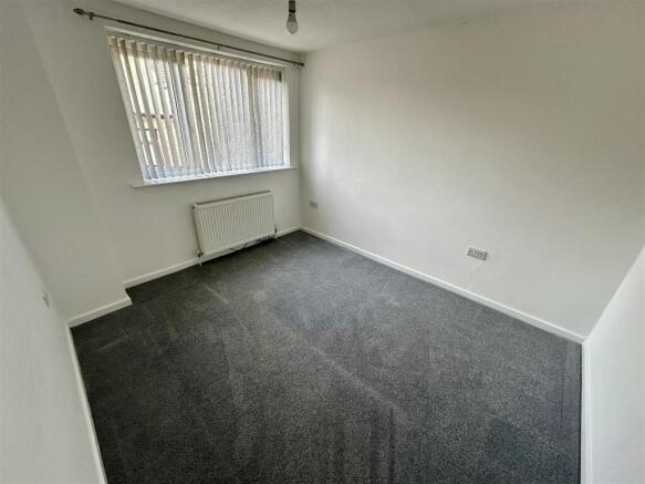 3 bed Terraced to rent Image 11