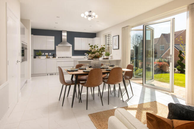 5 bed Detached for sale Image 4